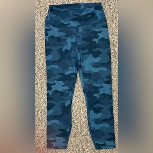 Powehold Leggings
Blue Camo
Size Medium